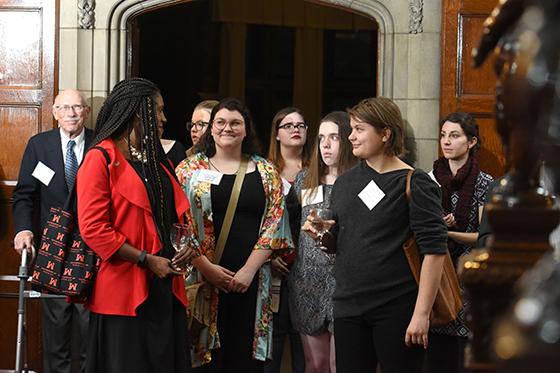 图为一群波胆网站的女生, coming together at a networking event for the Center for Women's Entrepreneurship. 